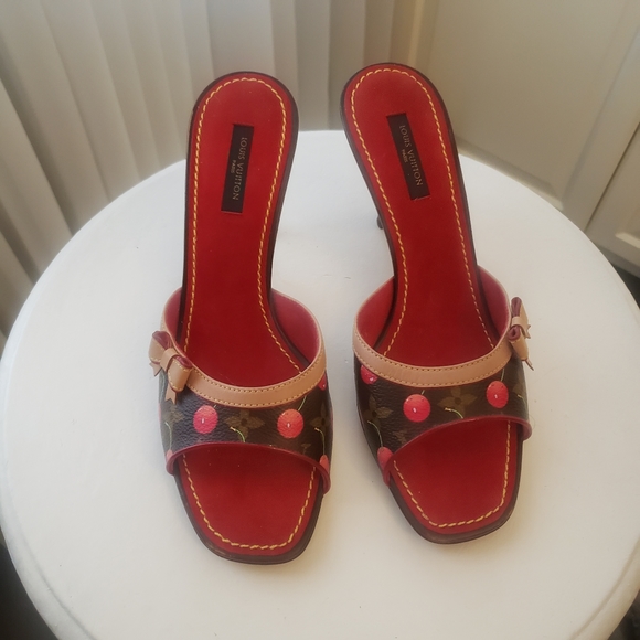 ❤️❤️ SOLD ❤️❤ NEW Very Rare Louis Vuitton Cerise Pumps - Picture 3 of 9